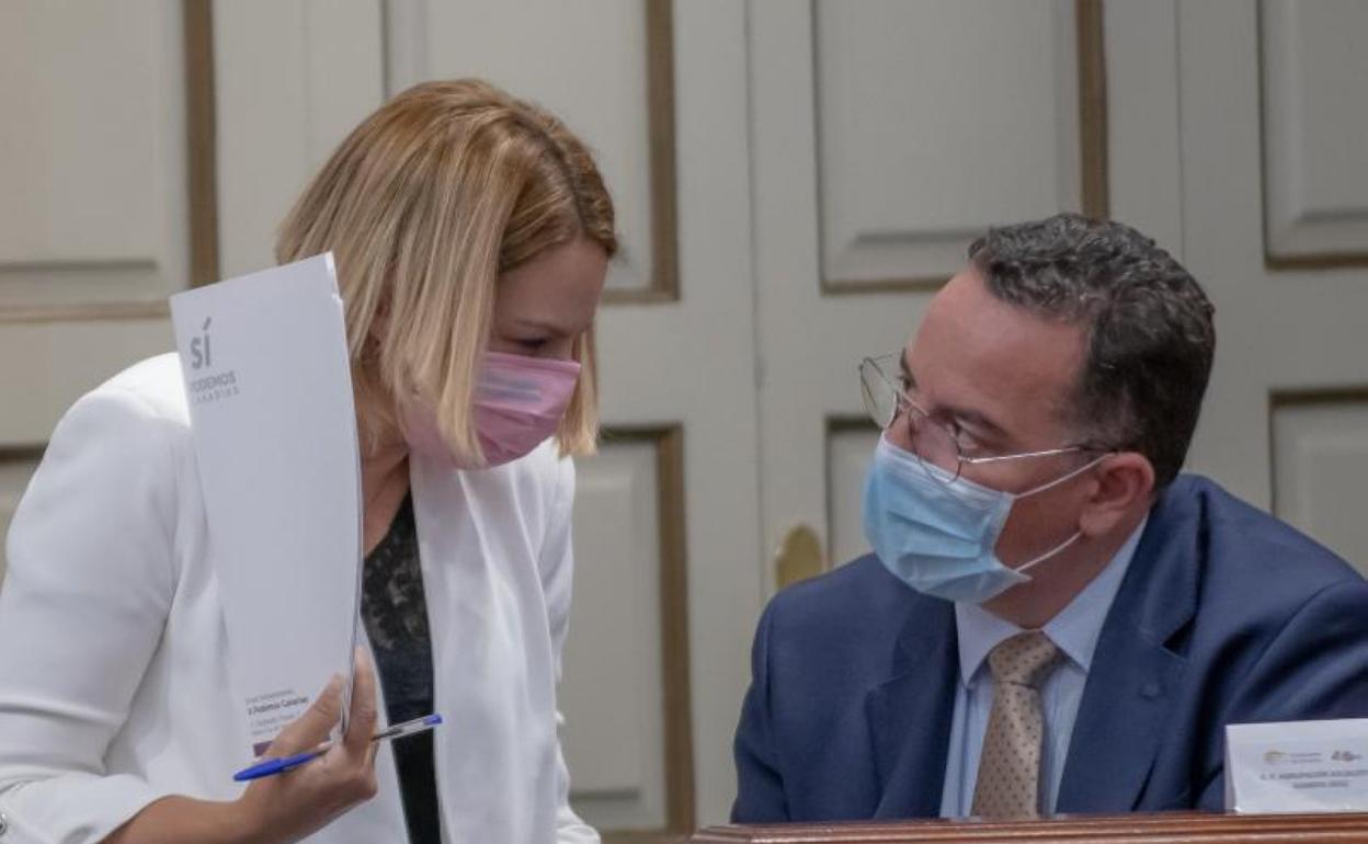 La consejera de Derechos Sociales, Noemía Santana, en una foto de archivo en el Parlamento regional. 