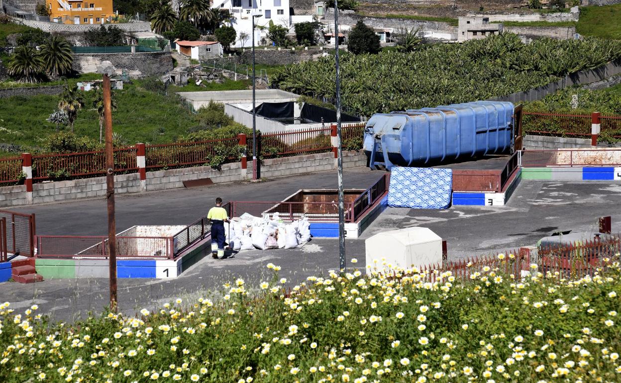 Punto limpio de Montaña Cardones, en Arucas. 