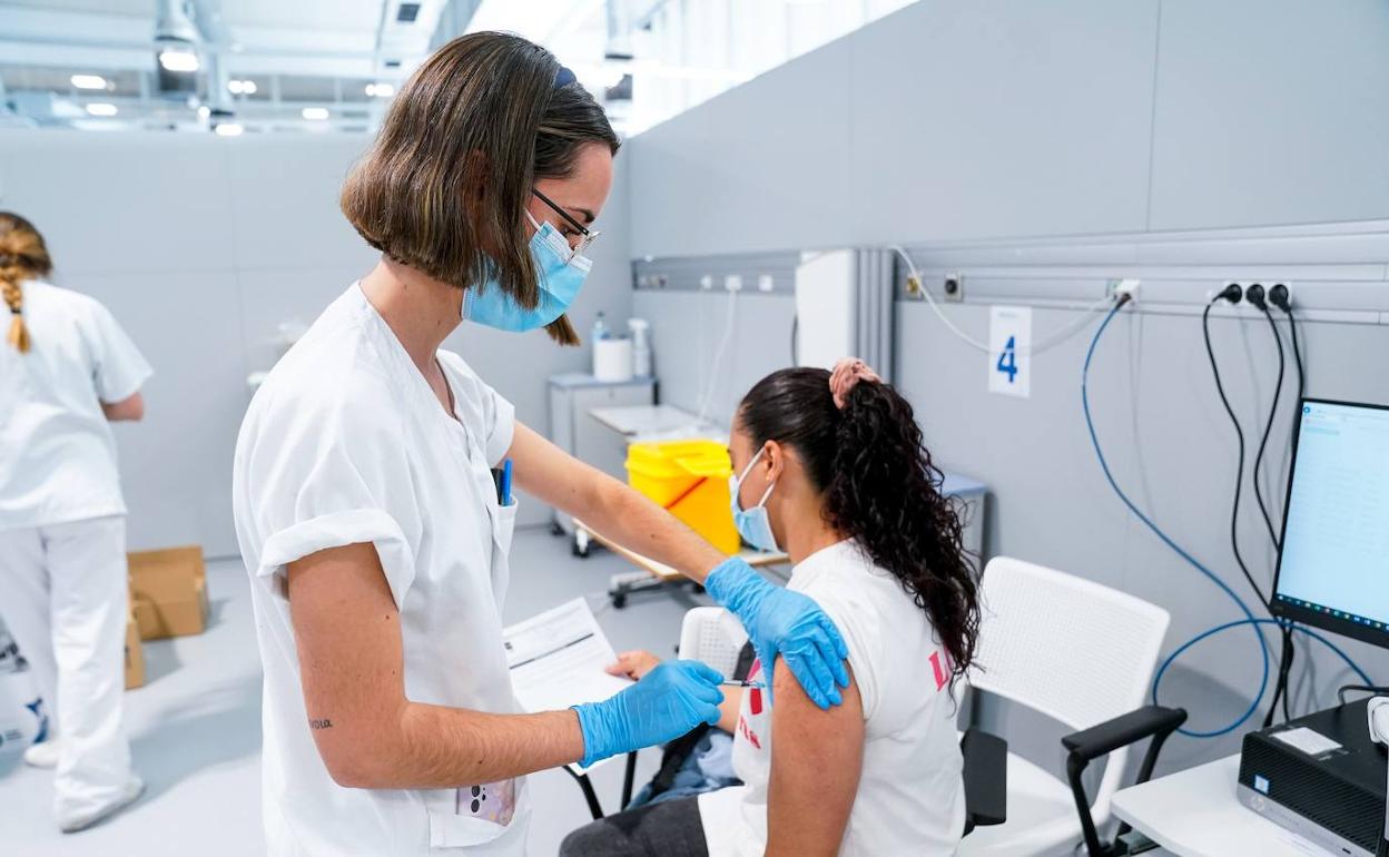 Cuidado si le llaman del Ministerio de Sanidad para ponerle la tercera dosis