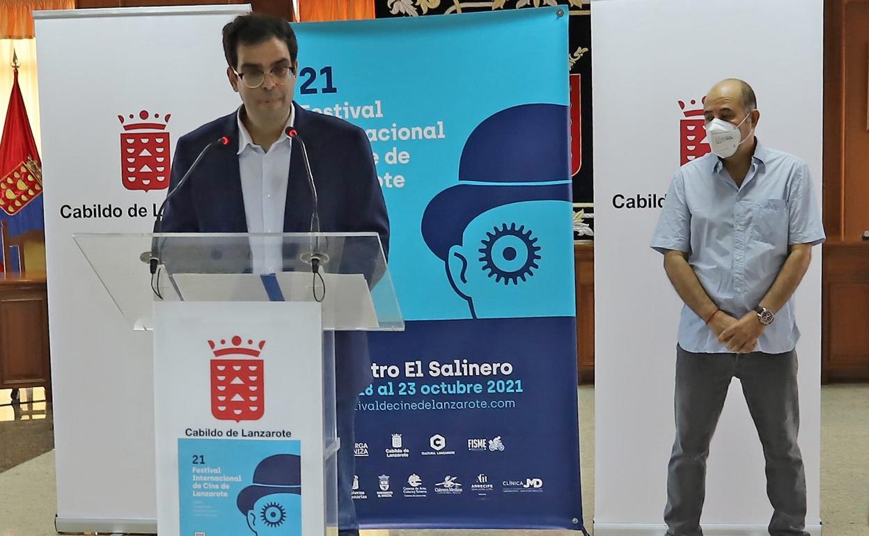 Alberto Aguiar e Ismael Curbelo, en la presentación del Festival en el Cabildo. 
