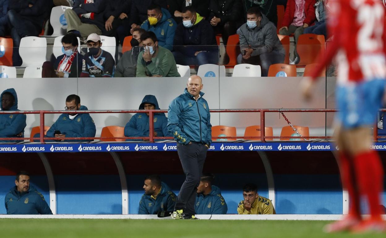 Pepe Mel, frustrado en el Anxo Carro, en la segunda derrota liguera de la UD Las Palmas. 