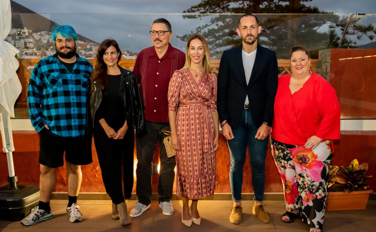 De izquierda a derecha, Brays Efe, Ruth Armas, Carlos Bardem, Guacimara Medina, Julio Mateo e Itziar Castro. 