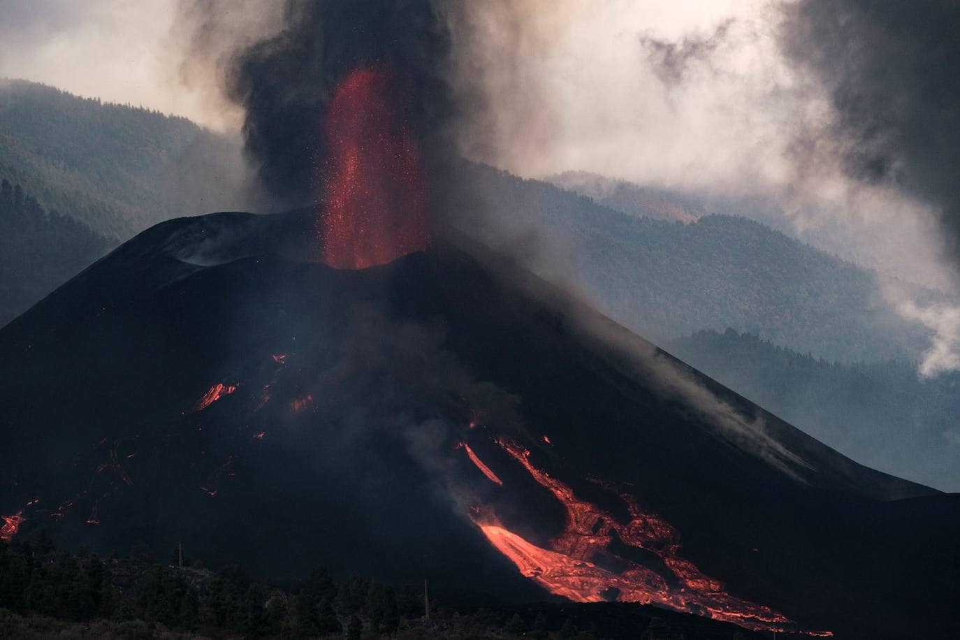 Imagen del volcán este domingo. 