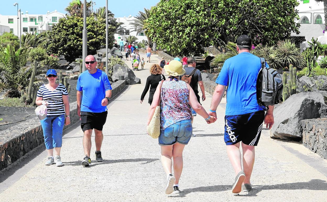 La eliminación o reducción de muchas restricciones tras bajar los contagios han sido claves para la vuelta del turismo. 