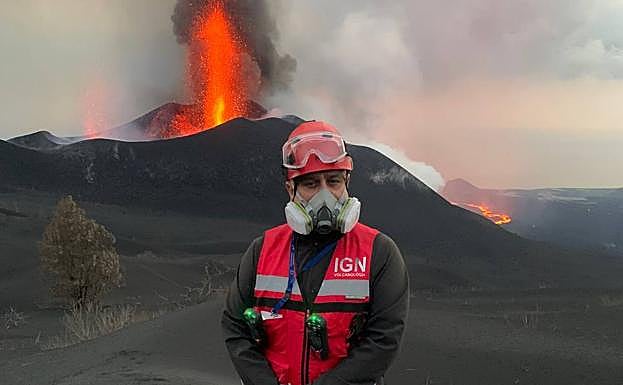 Stavros Meletlidis, con el volcán palmero a sus espaldas. 