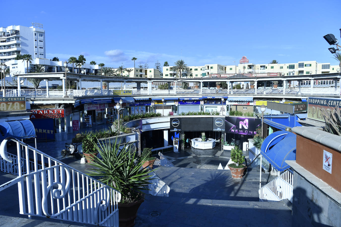 Fotos: Pelea entre jóvenes en el Centro Comercial Plaza en Playa del Inglés
