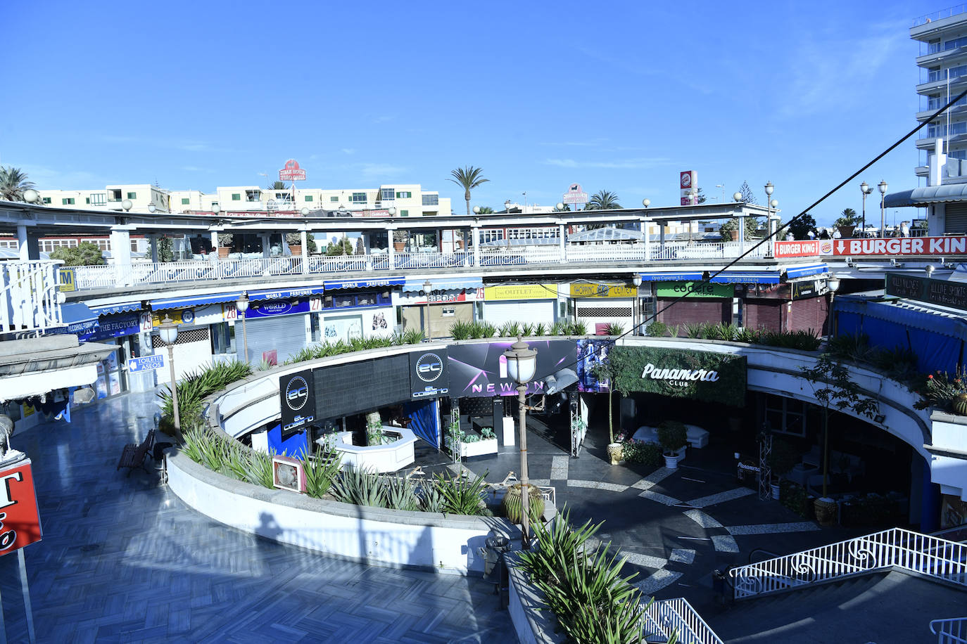 Fotos: Pelea entre jóvenes en el Centro Comercial Plaza en Playa del Inglés