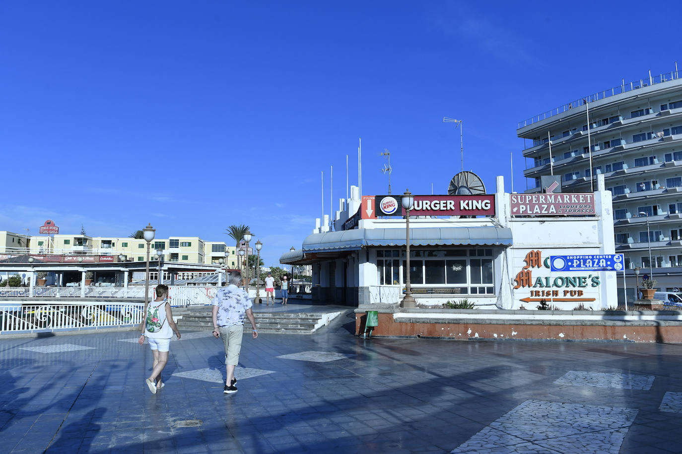 Fotos: Pelea entre jóvenes en el Centro Comercial Plaza en Playa del Inglés