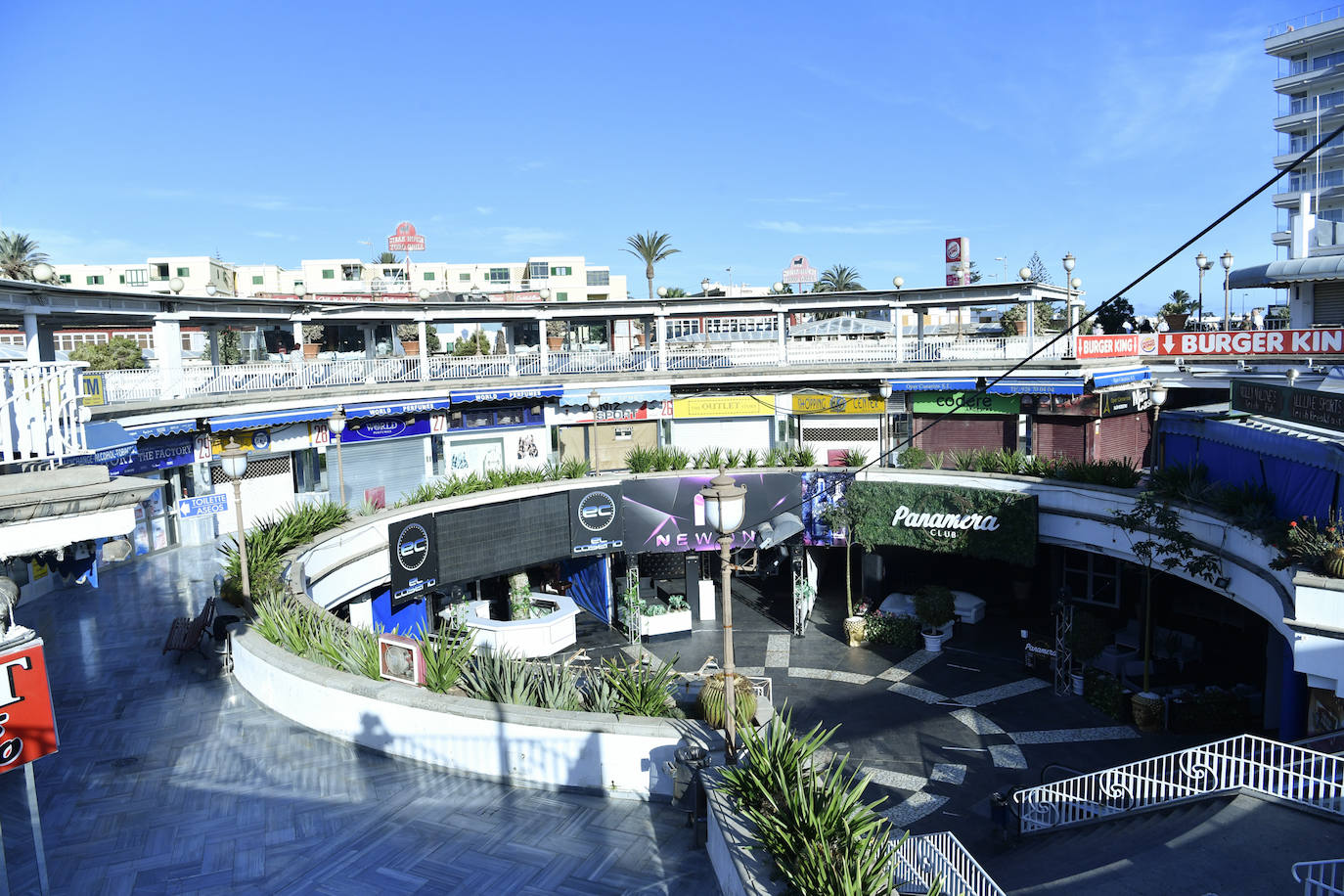 Fotos: Pelea entre jóvenes en el Centro Comercial Plaza en Playa del Inglés