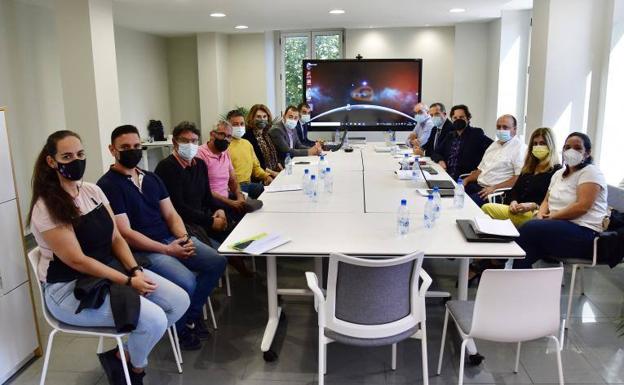 Reunión de los trabajadores con los abogados
