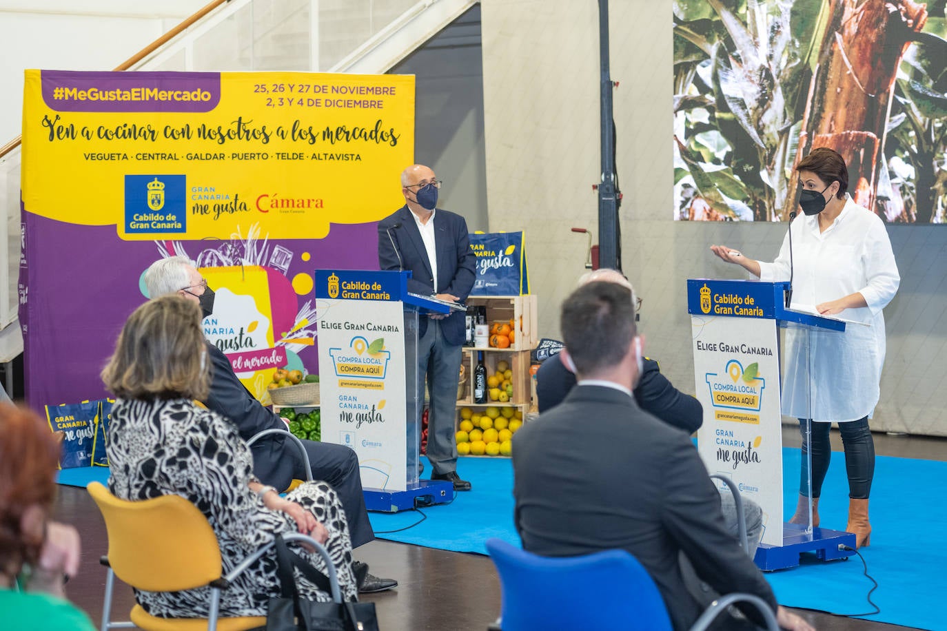 Un momento de la presentación de la campaña por Antonio Morales y Minerva Alonso. 