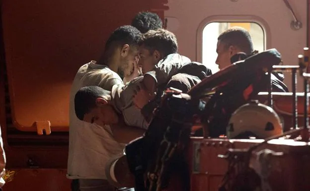 Salvamento rescata a 140 personas en Canarias, con varias búsquedas abiertas