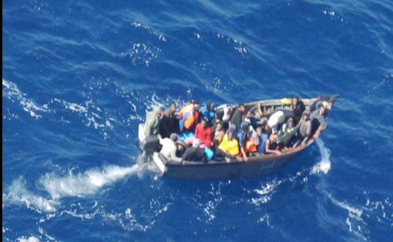 Dos ONG denuncian que 14 personas han muerto en patera a 500 km de Canarias