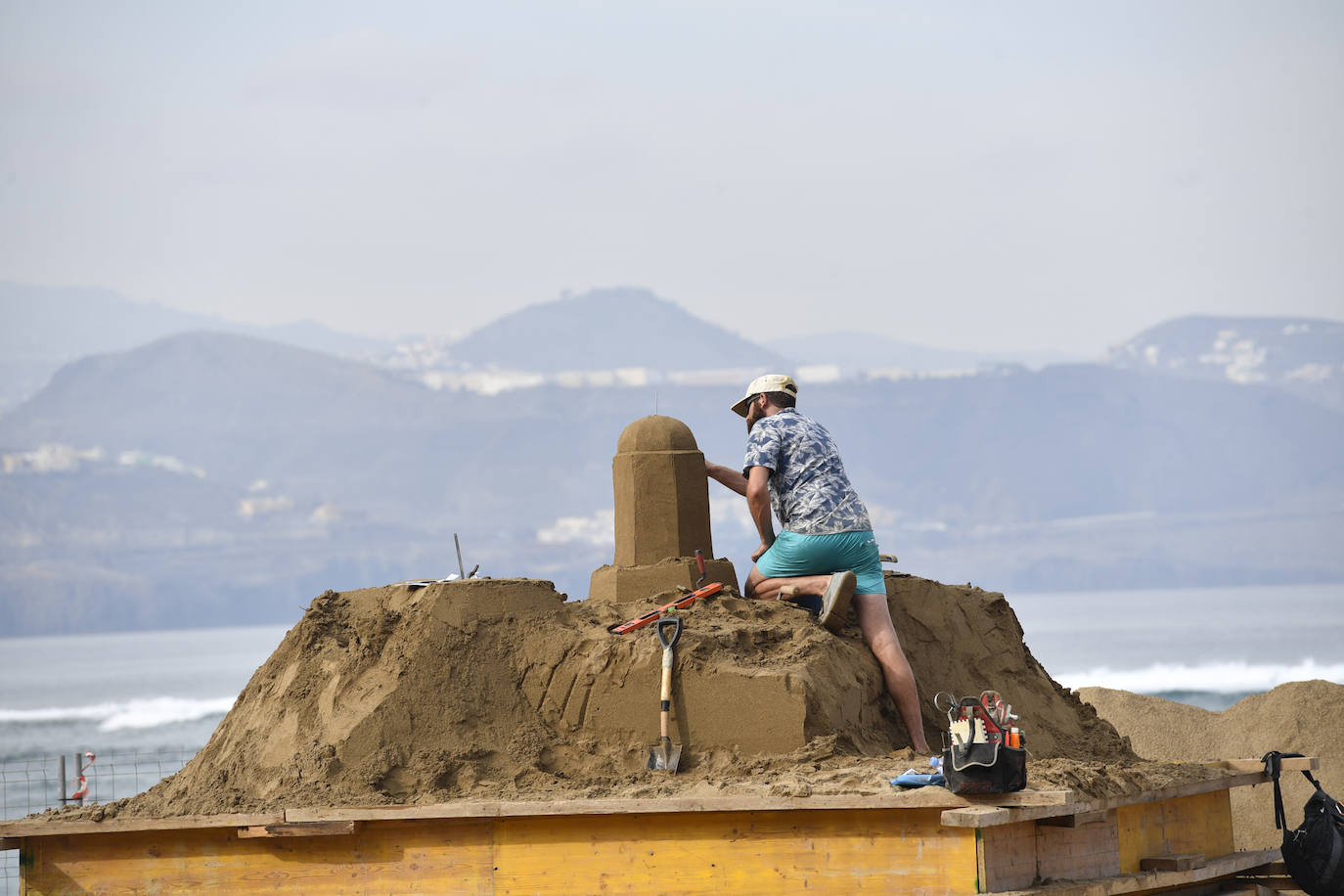 Fotos: El belén de arena empieza a tomar forma en Las Canteras