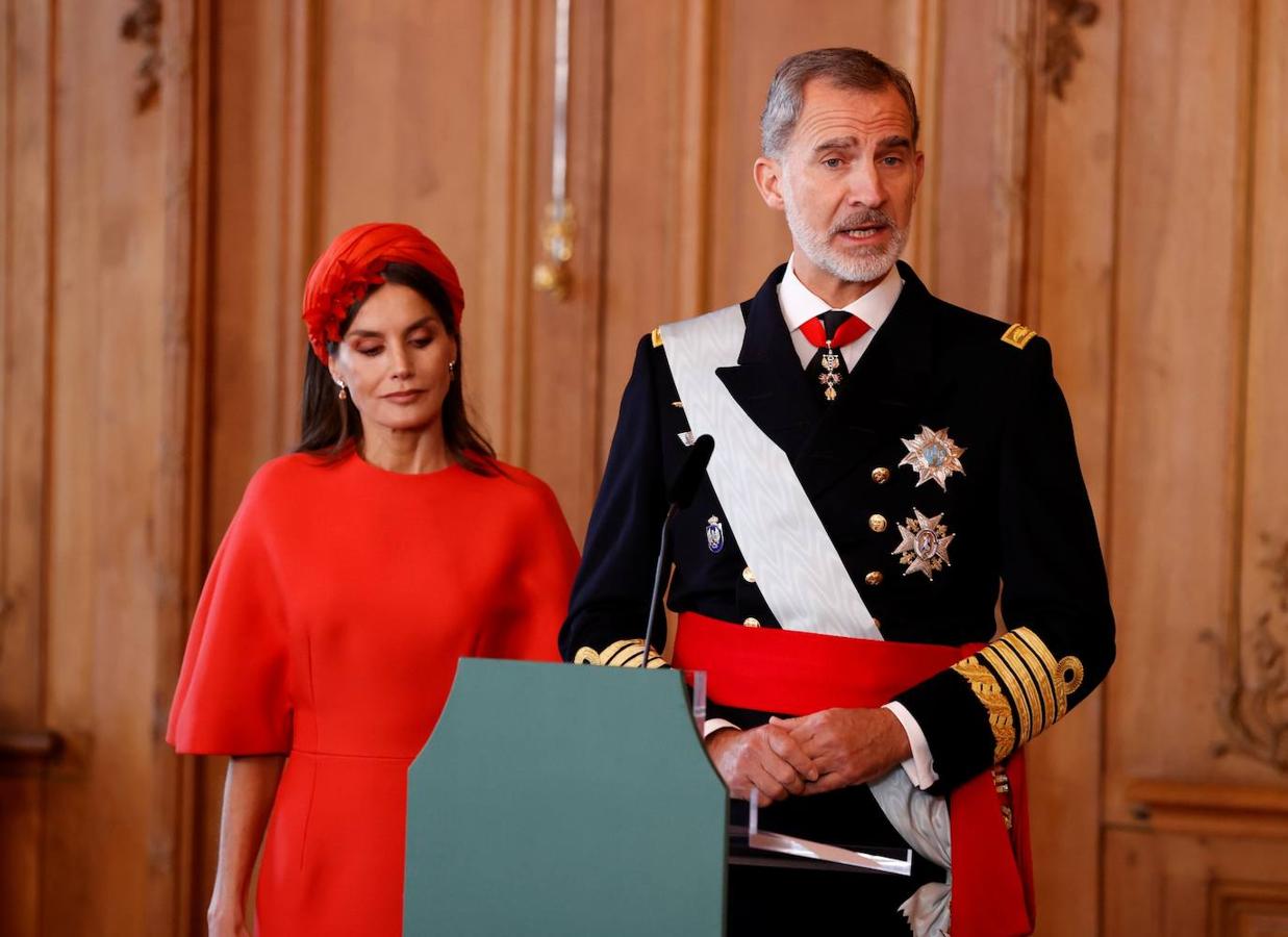 Don Felipe y Doña Letizia, durante la ceremonia oficial de bienvenida en el Palacio Real de Estocolmo