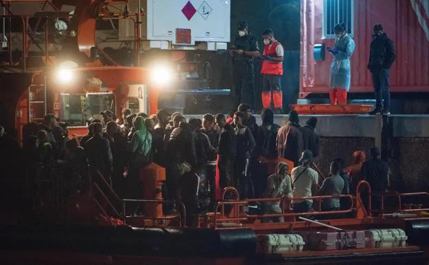 Salvamento rescató este martes a más de un centenar de pesonas que llegaron a Fuerteventura. 