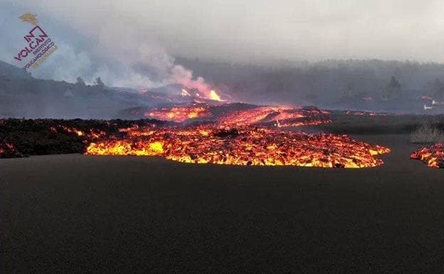 Vídeo. Así de rápido fluye la lava de la nueva boca de emisión