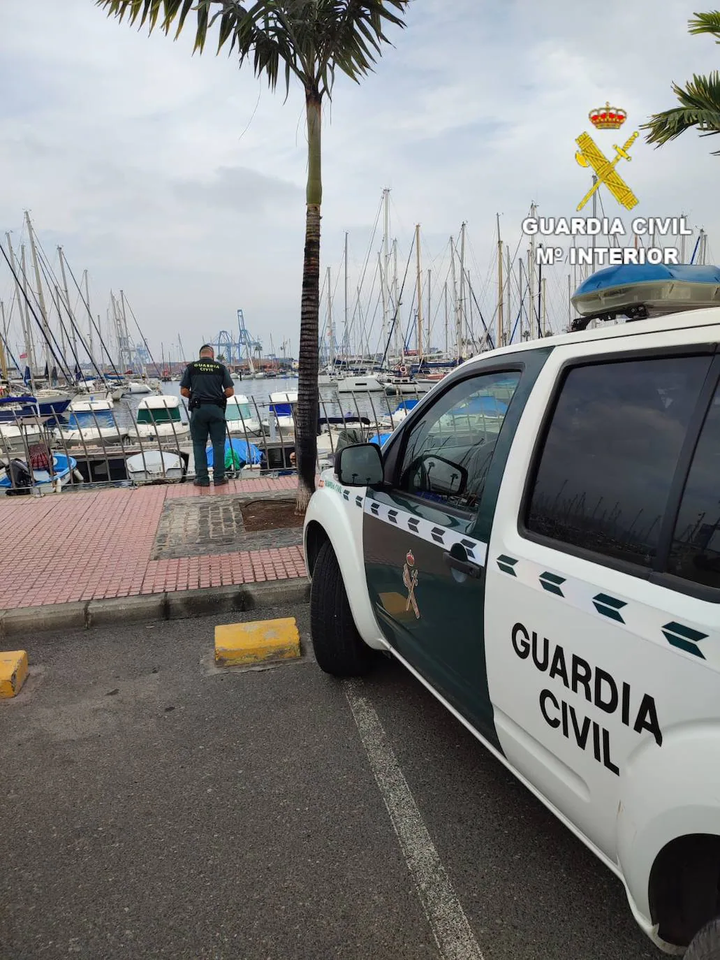 La Guardia Civil denuncia vertidos de aguas residuales en el Muelle Deportivo