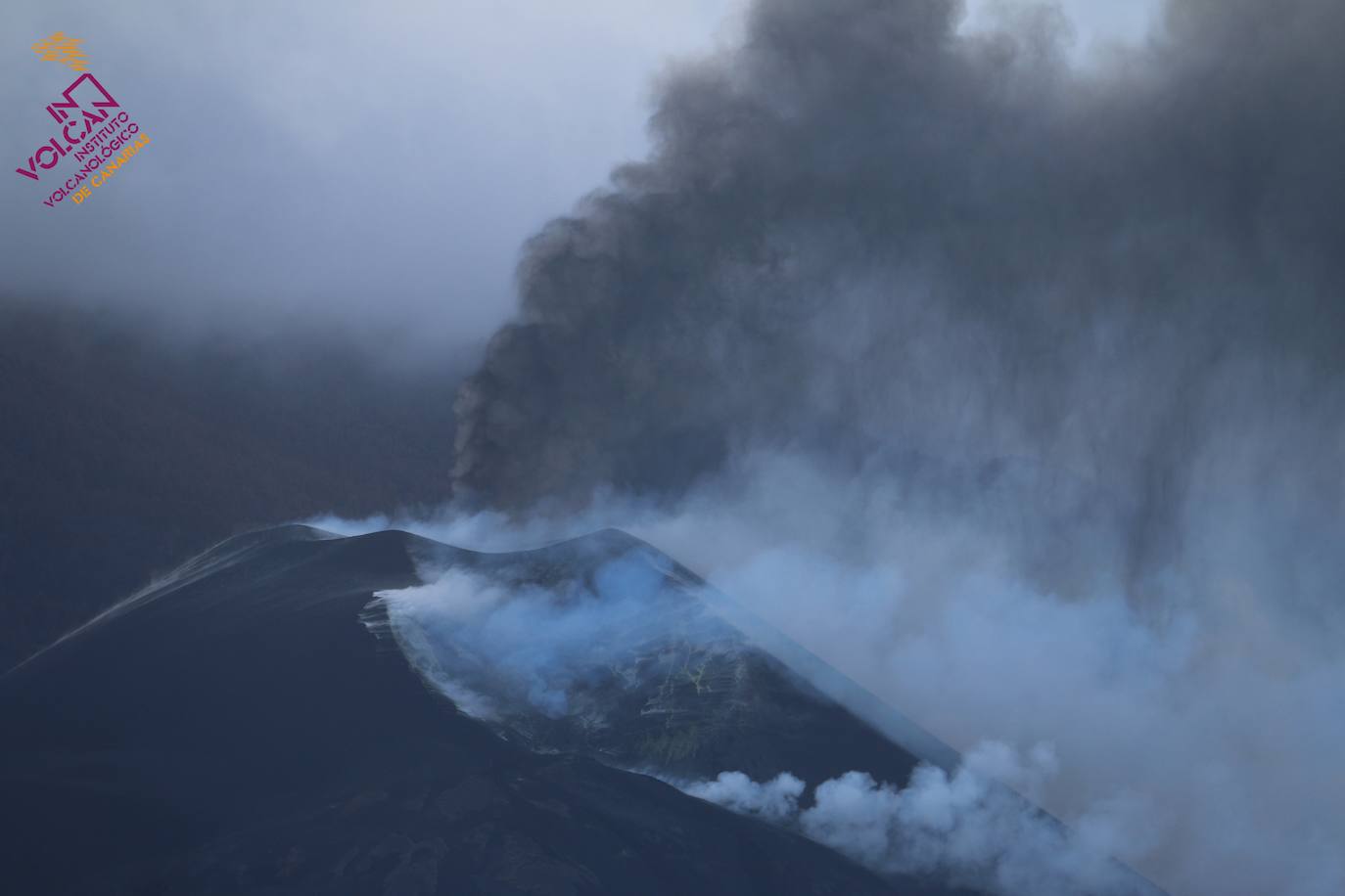 Imagen del cono volcánico tomada este sábado. 