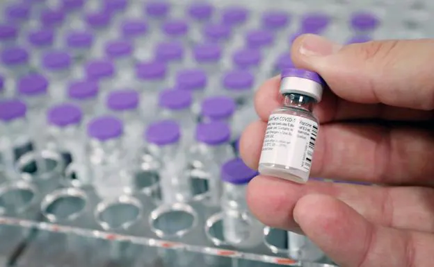 La EMA tardaría «tres o cuatro meses» en autorizar vacunas contra Ómicron