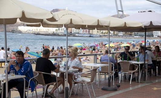 Terraza en la playa de Las Canteras. 