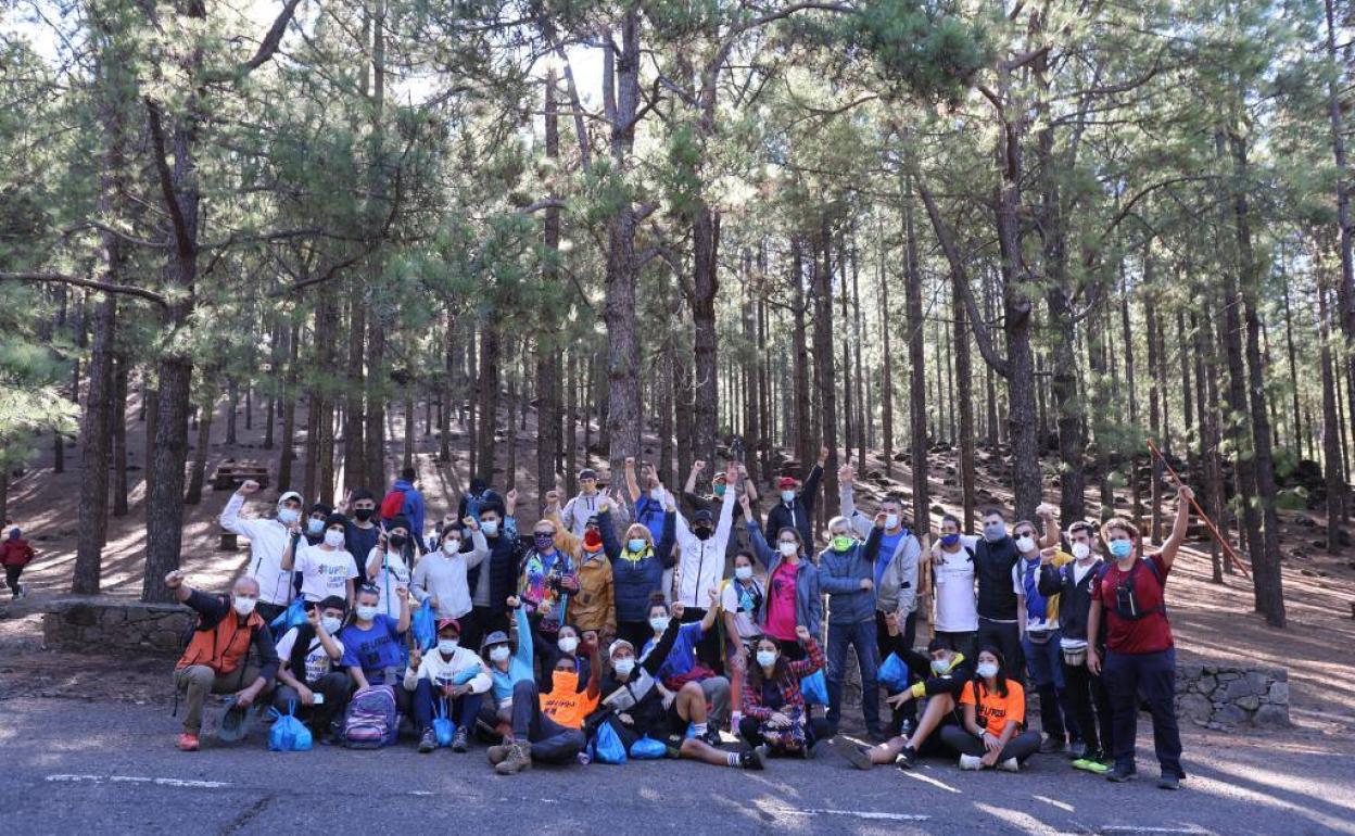 Foto de familia de los participantes en el Camino de los Valores. 