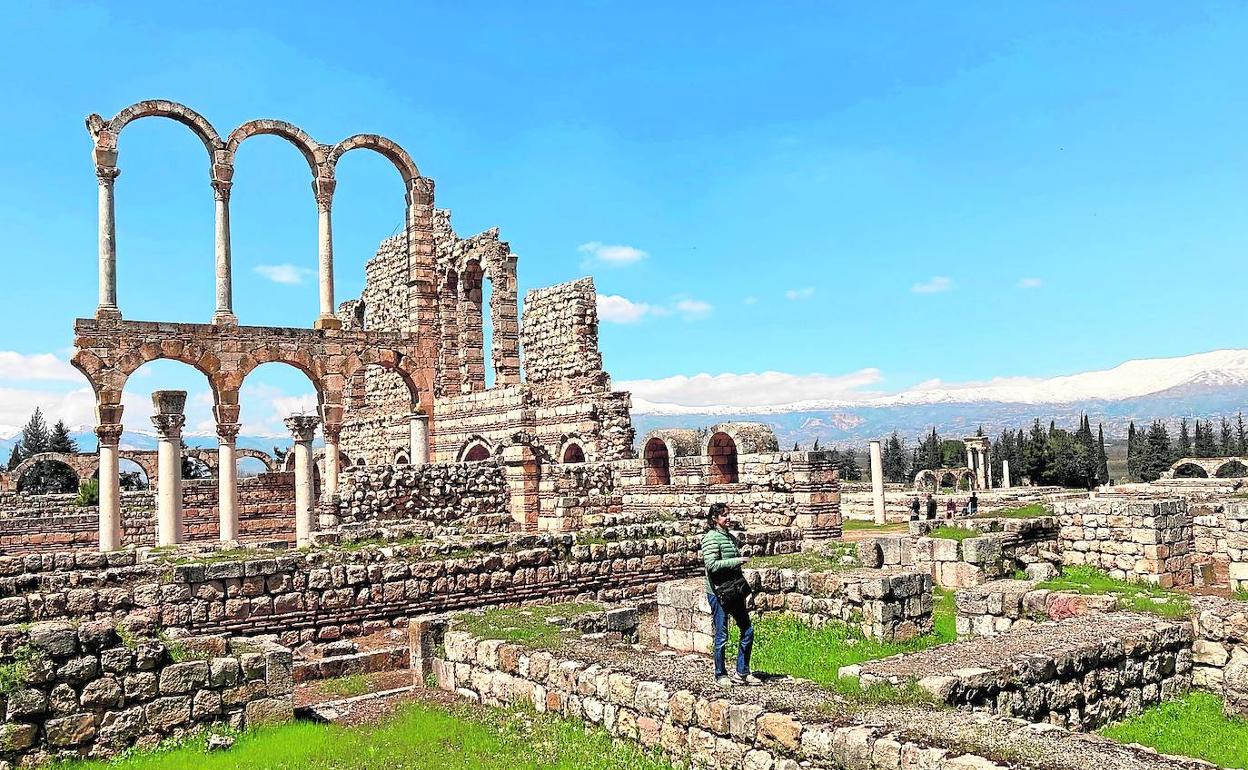 Ruinas de la ciudad omeya de Anjar. 