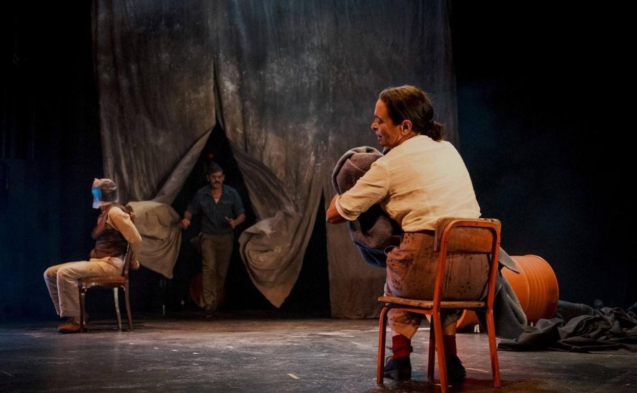 Imagen del montaje de Delirum Teatro. 