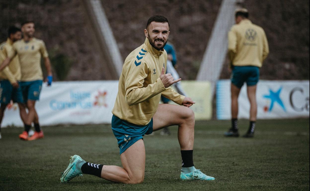 Sadiku será la referencia ofensiva sin Jesé en la convocatoria ni Rafa Mujica, lesionado. El albanés deberá comandar los ataques amarillos. 