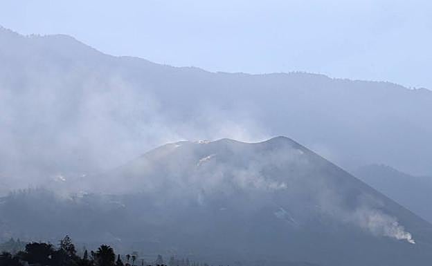 El volcán de Cumbre Vieja, en La Palma, sigue sin dar señales de actividad este sábado. 