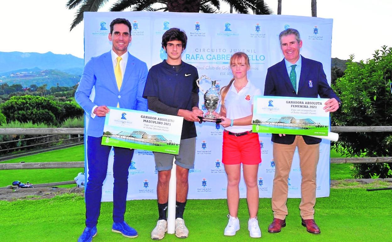 Rafa Cabrera Bello, junto a los ganadores de las categorías masculina y femenina de esta edición. 