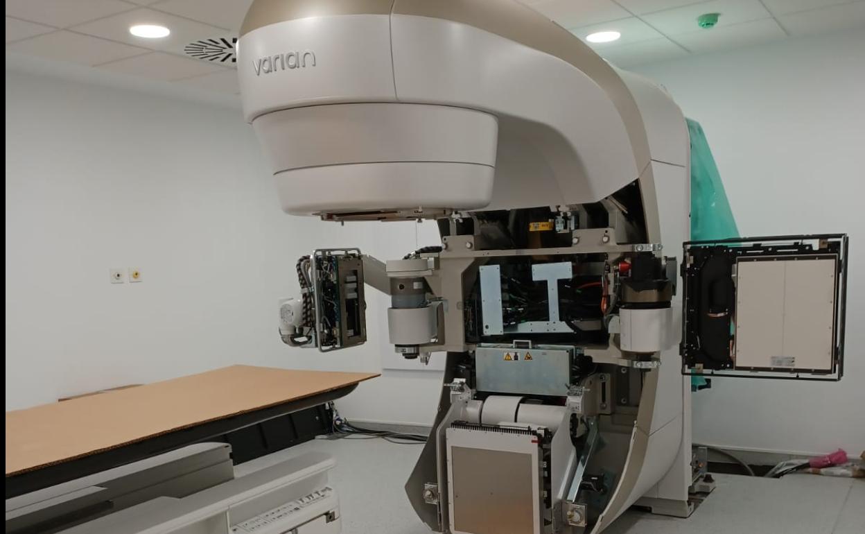 El aparato terminó de instalarse en el búnker oncológico del Hospital este martes. 