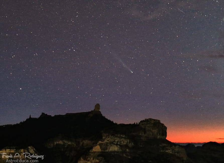 El cometa Leonard desde la cumbre