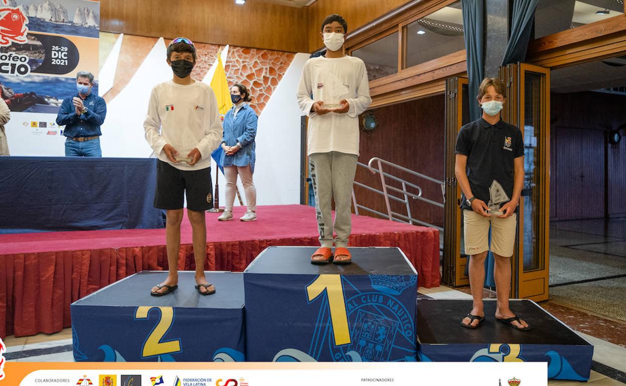 Imagen del podio final de la categoría sub-16. 