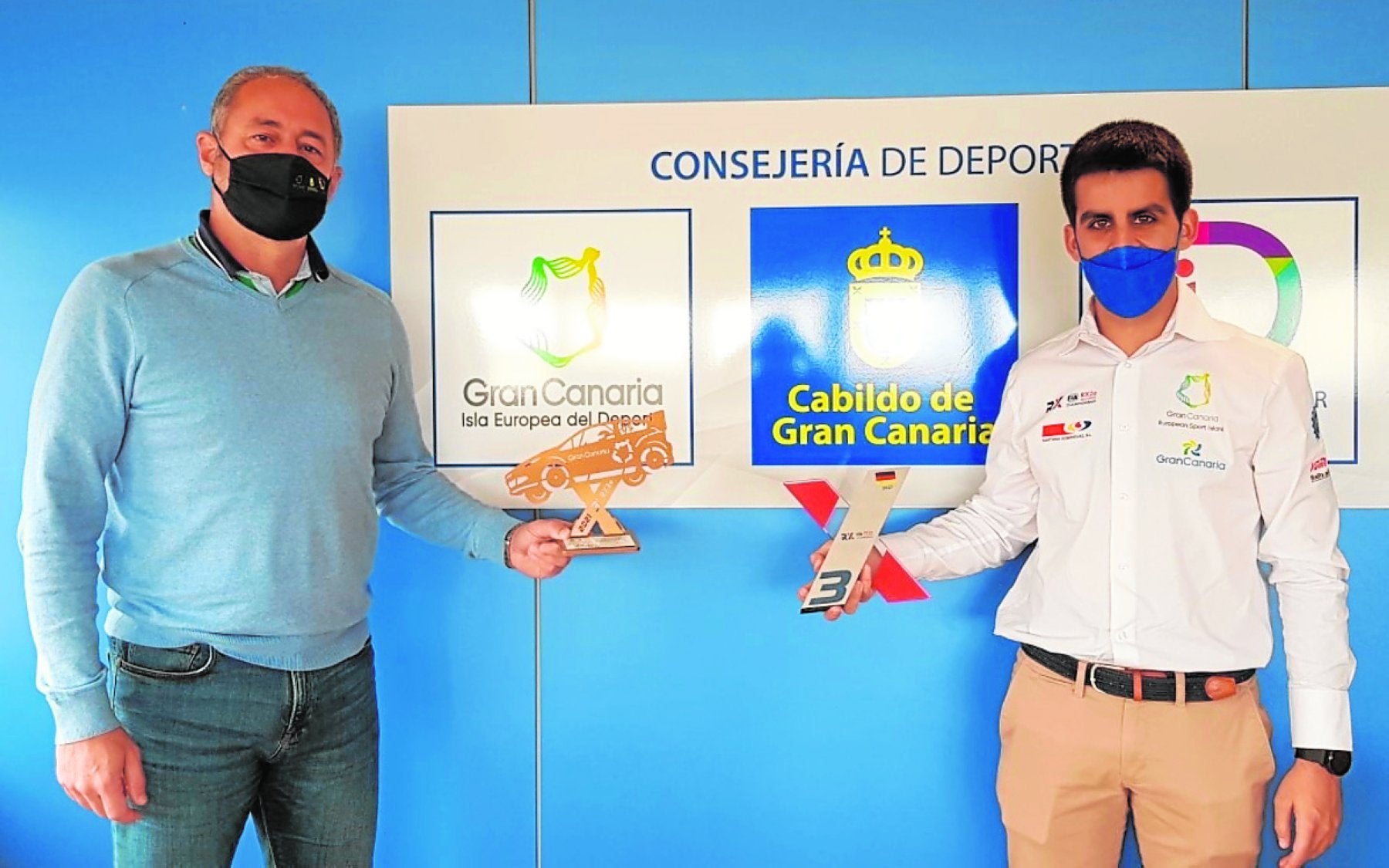 Pablo Suárez, en su encuentro con Francisco Castellano, consejero de Deportes del Cabildo de Gran Canaria. 