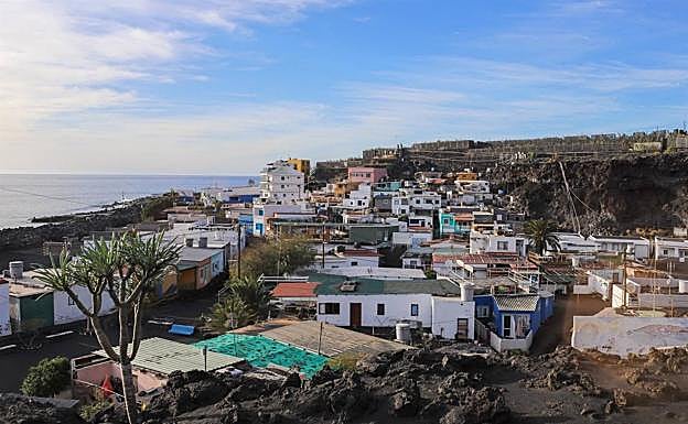 A tres semanas del final de la erupción, el volcán continúa emanando gases