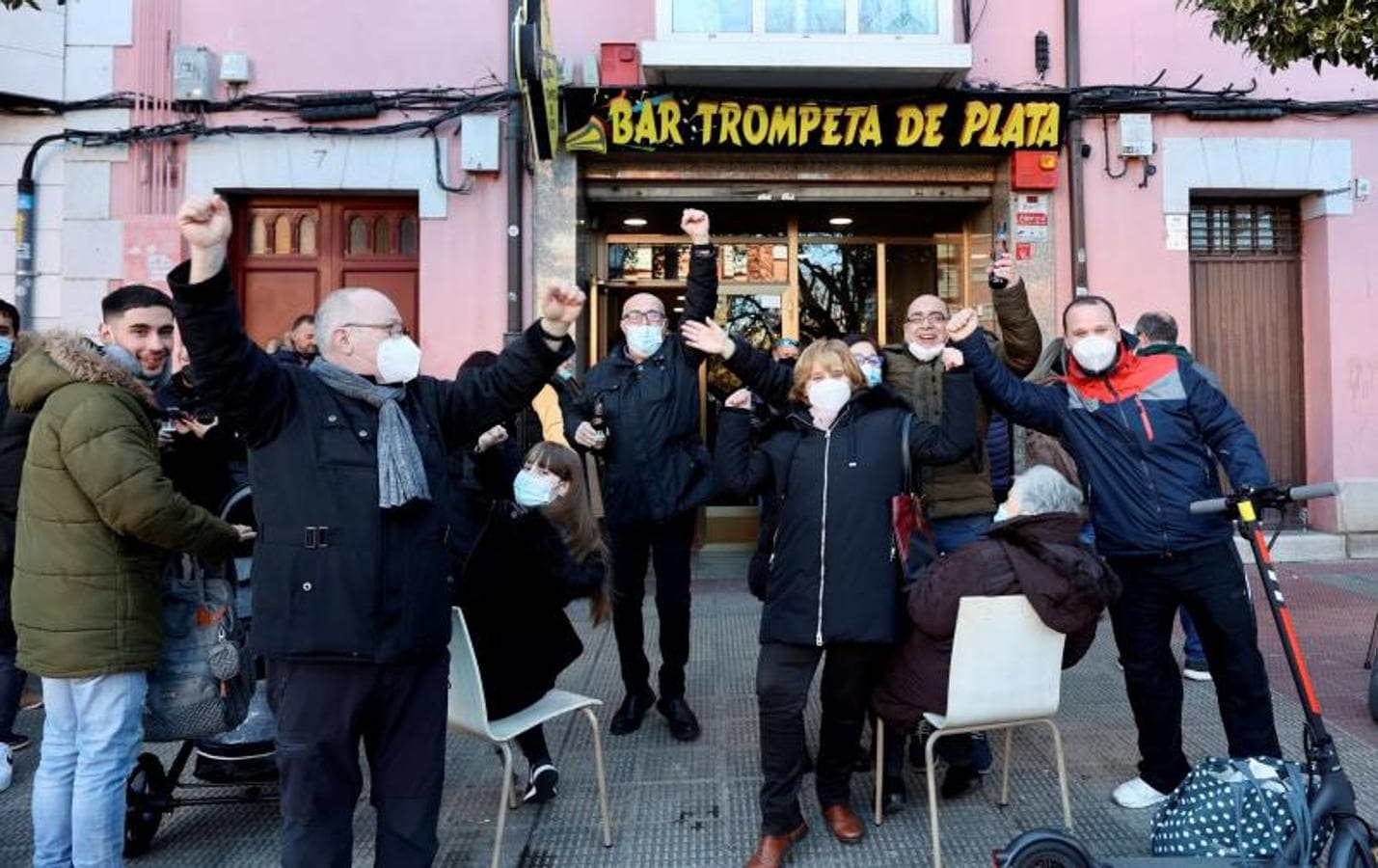 Celebración en el bar Trompeta de Plata, en Logroño. 
