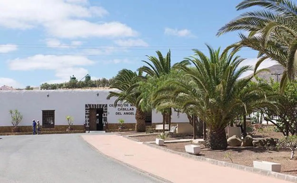 La residencia se localiza en Casillas del Angel, en el municipio majorero de Puerto del Rosario. 