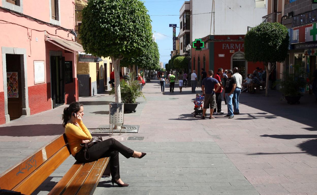 Foto de archivo de la calle principal de Los Llanos. 
