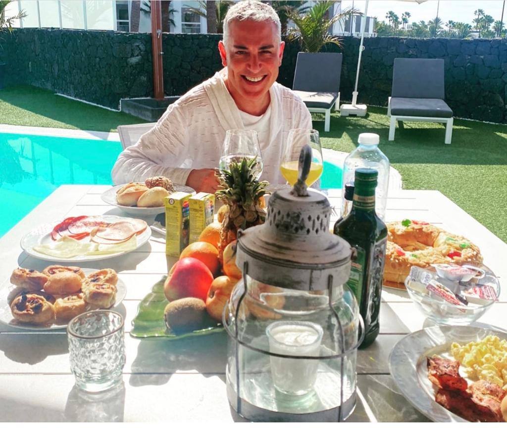 Kiko Hernández comienza 2022 de vacaciones en Lanzarote