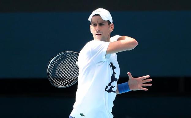 Australia investiga a Djokovic por haber mentido en su llegada al país