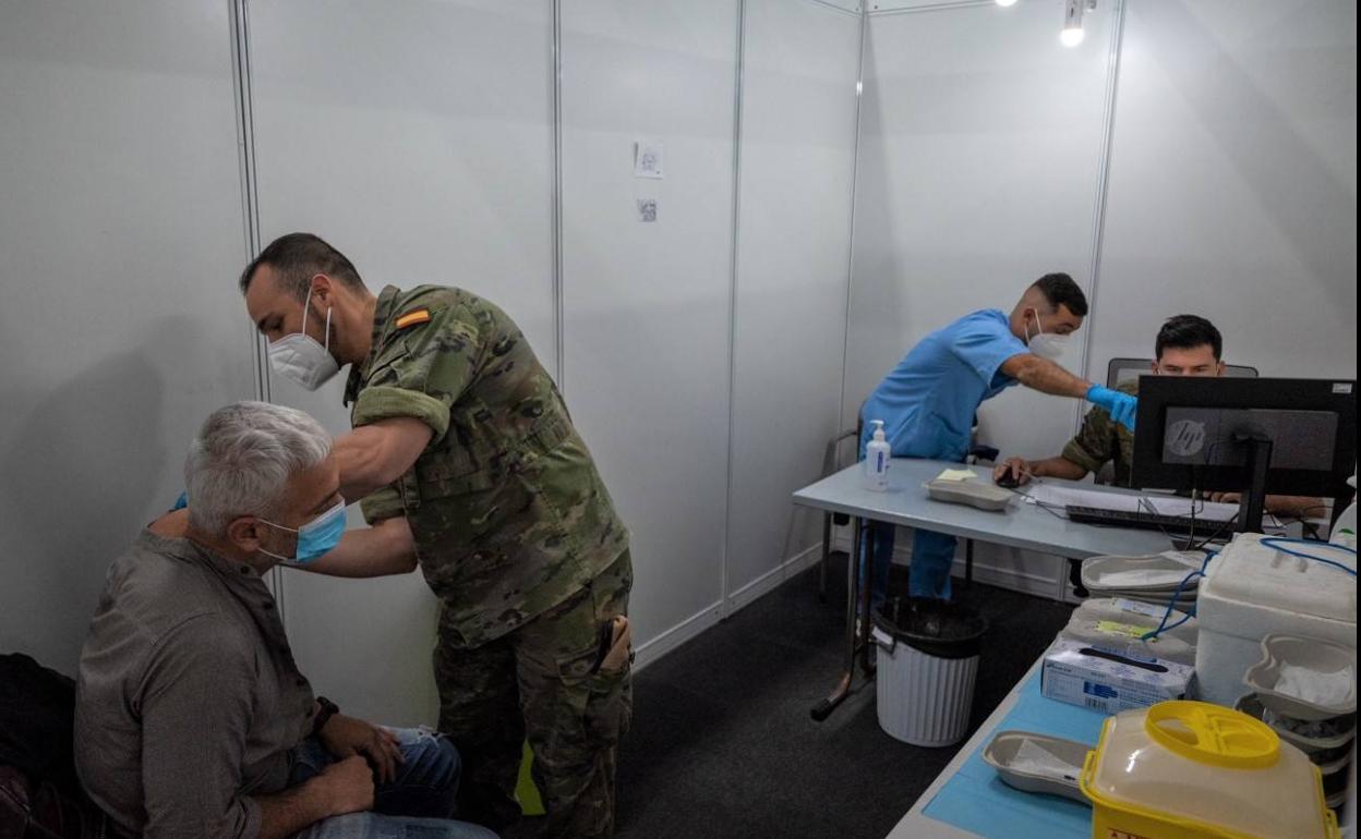 Comienza el apoyo de los equipos móviles de vacunación de las Fuerzas Armadas en Canarias