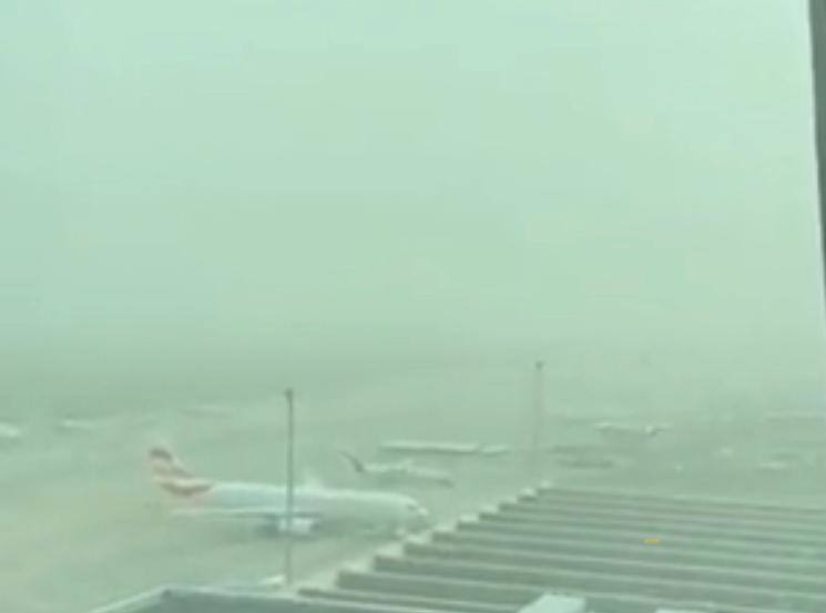 La intensa calima ya afecta a los aeropuertos canarios