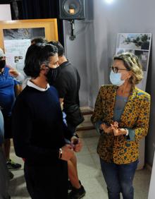 Imagen secundaria 2 - Momentos de la reunión con los vecinos y vista cenital de cómo quedará la urbanización tras la rehabilitación. 