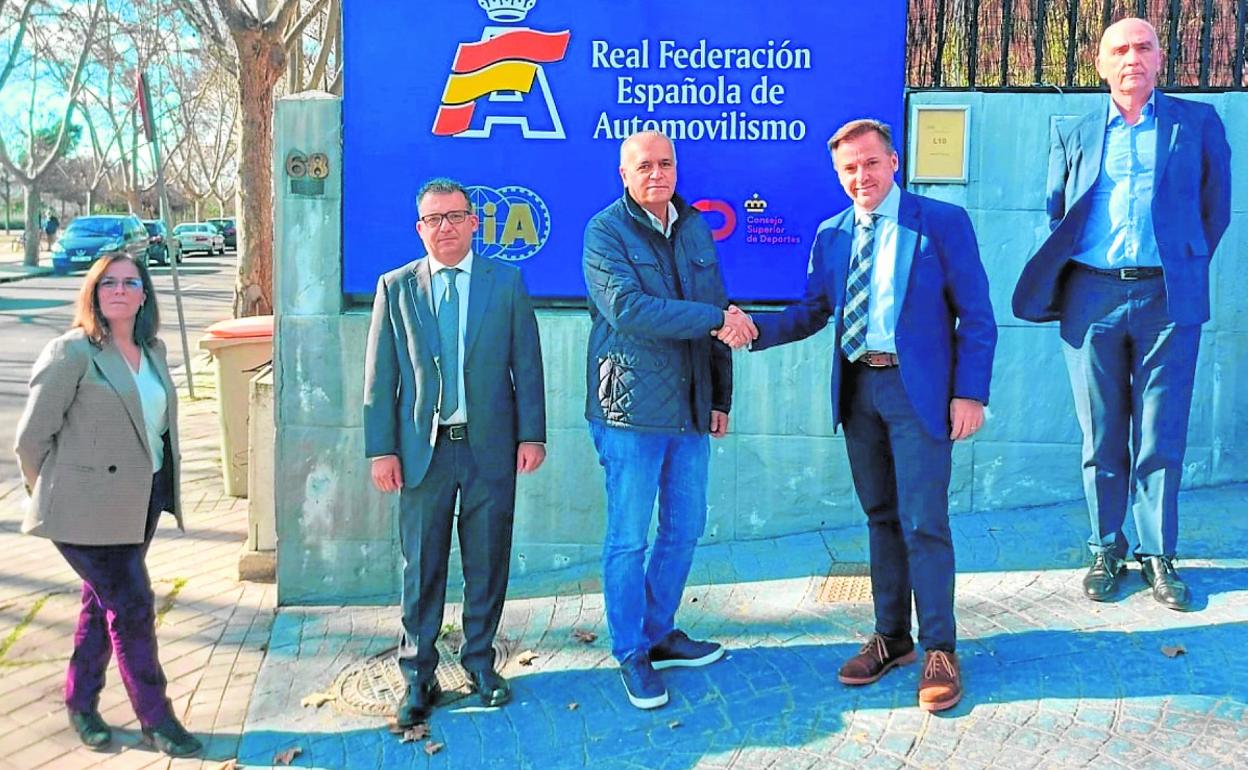 Imagen de la reunión celebrada días atrás en Madrid con el Islas Canarias como punto principal. 