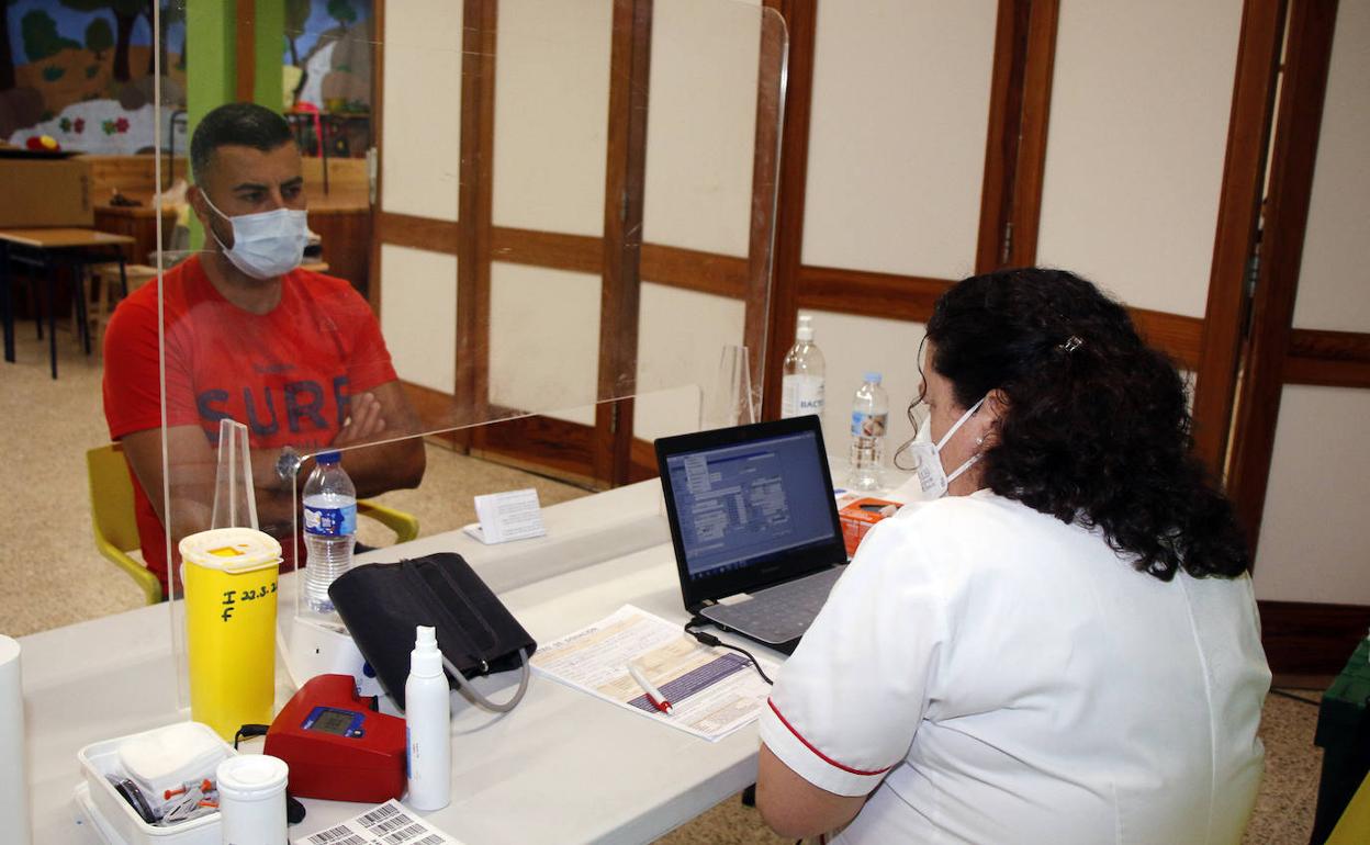 El ICHH aplica los nuevos criterios para los donantes de sangre tras dar positivo por covid-19