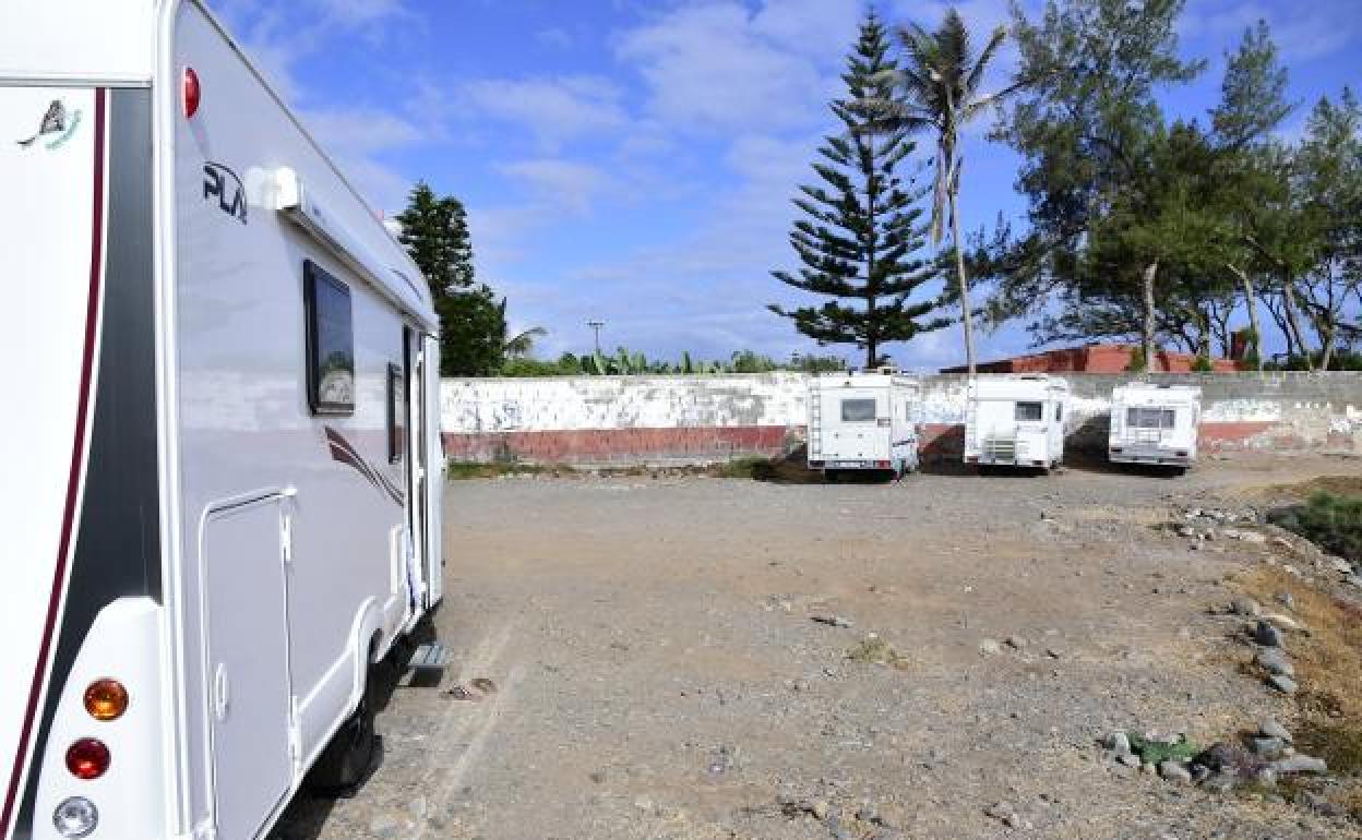 Un incendio en una caravana deja un herido con quemaduras en