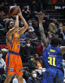 Imagen secundaria 2 - Imágenes del encuentro disputado en La Fonteta. 