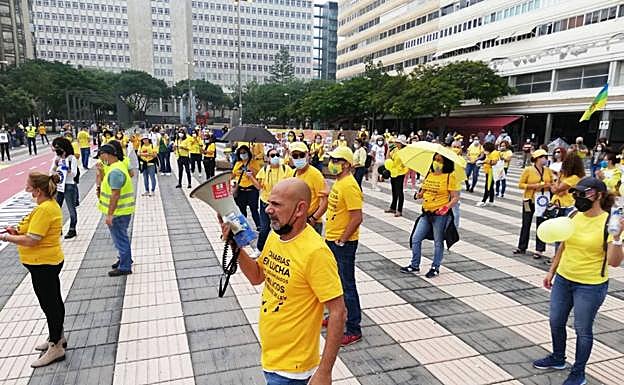Las protestas de los interinos continúan tras cumplir un año de huelga con un nuevo calendario. 