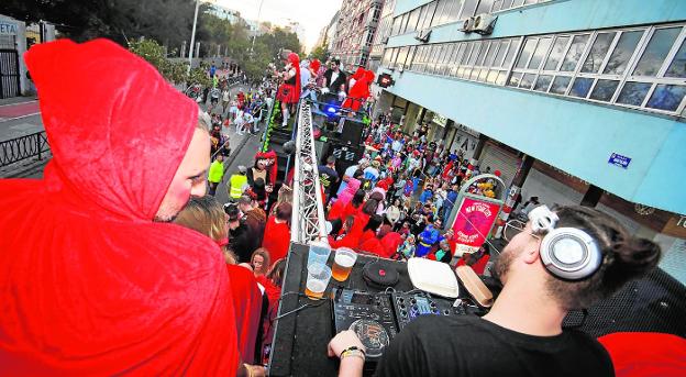 La capital tendrá actos de carnaval de calle durante un fin de semana de este verano